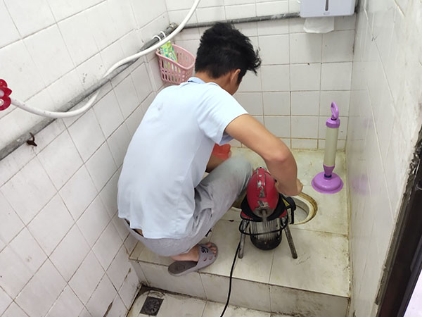 黄陵肥皂掉到马桶里把马桶堵住了怎么办？马桶堵住了怎么办