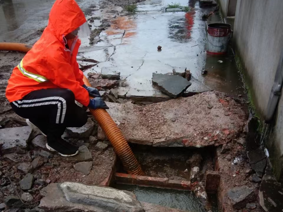 黄陵专业清理污水池 炜誉市政以规范流程守护城市 “肠道”