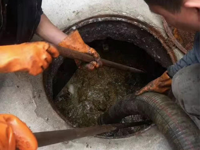 黄陵清理化粪池时如何避免沼气的危害？